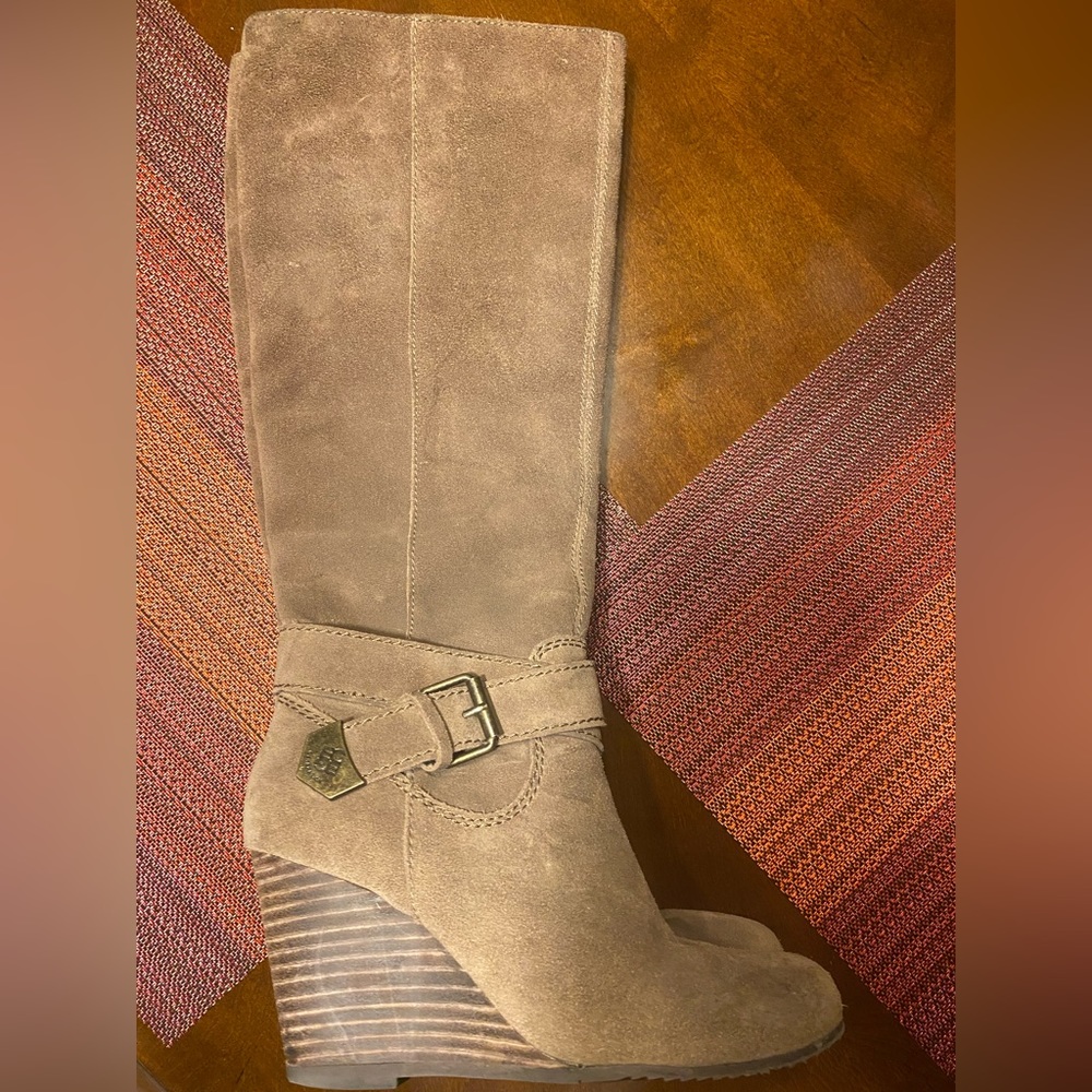NWOB Women’s BCBGeneration Wallace Tan Brown Suede Tall Wedged Boot Size 5.5M